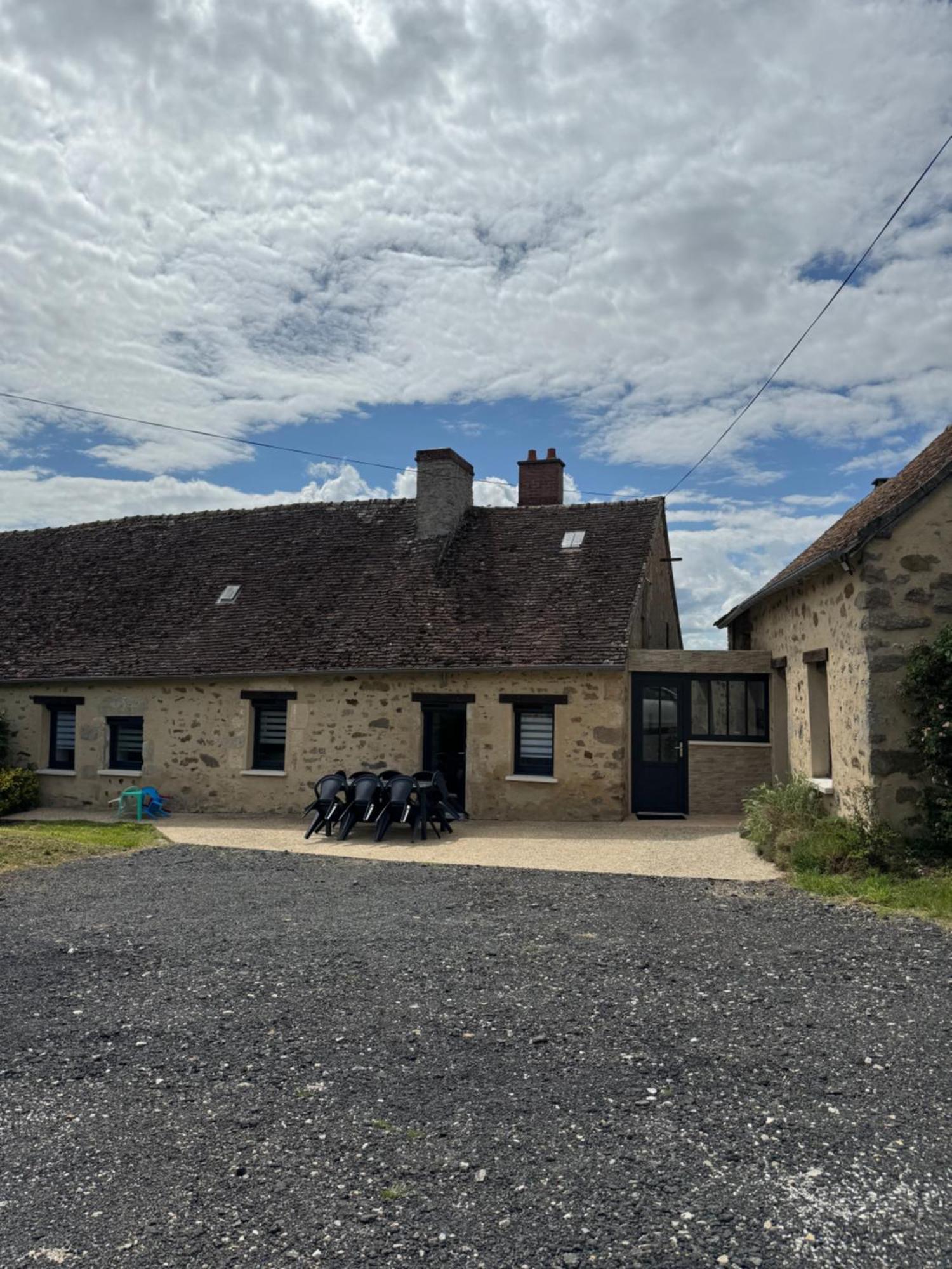 Pause Detente A La Campagne ! Saint-Victeur Exteriér fotografie